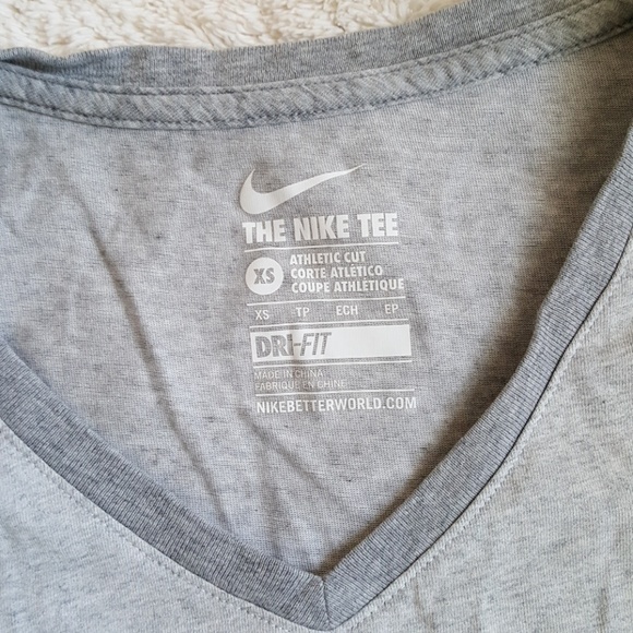 Gray Nike t-shirt extra small - Picture 3 of 3